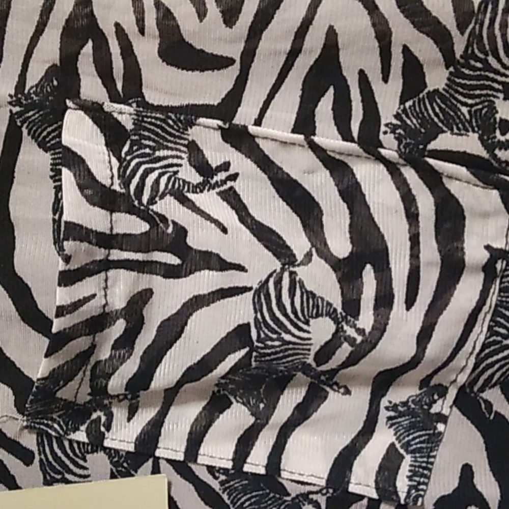 Animal Print Top - Picture 2 of 3